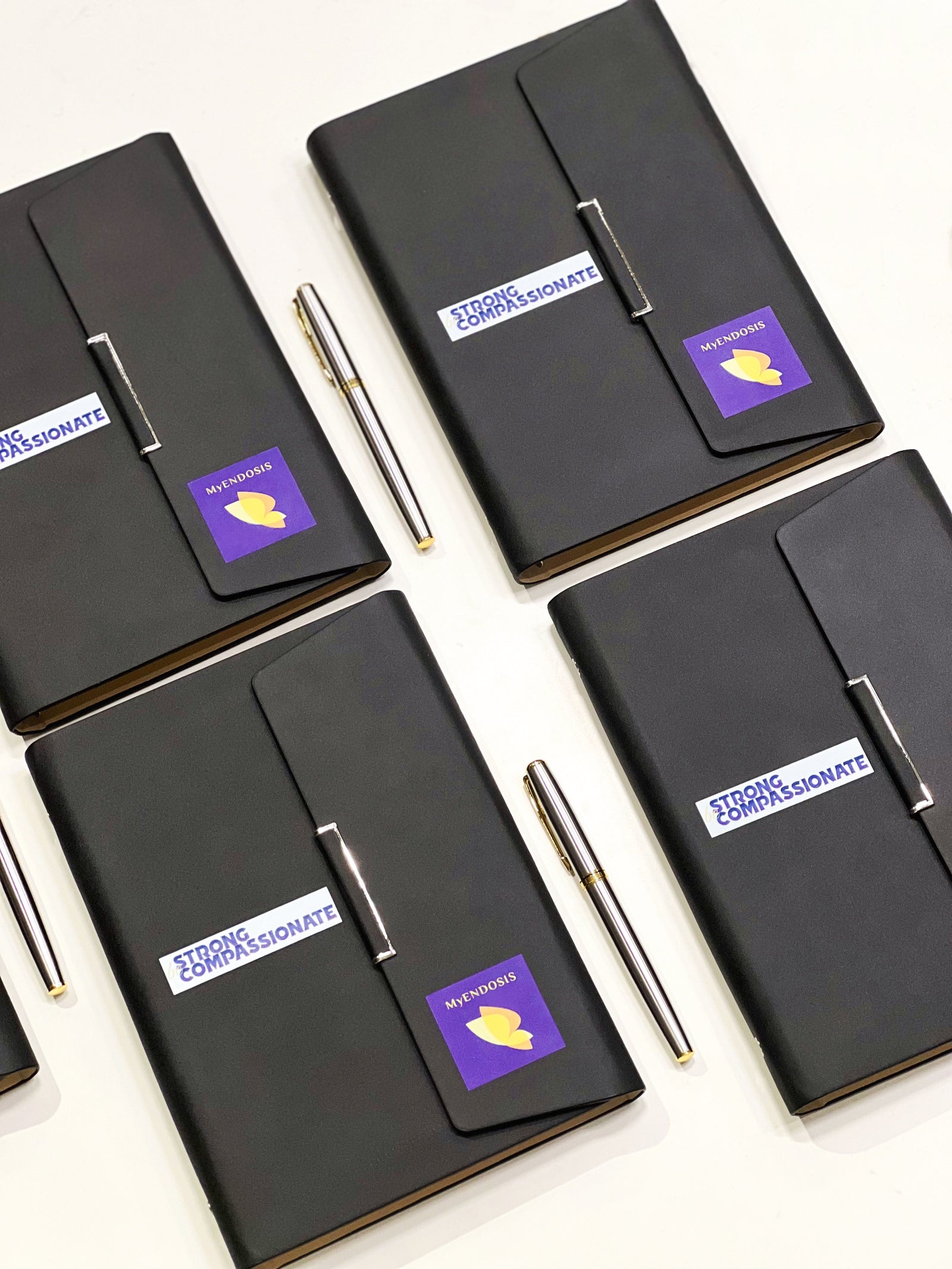 Classic Tri-fold Notebook Refillable with Pen (2 Piece Set)