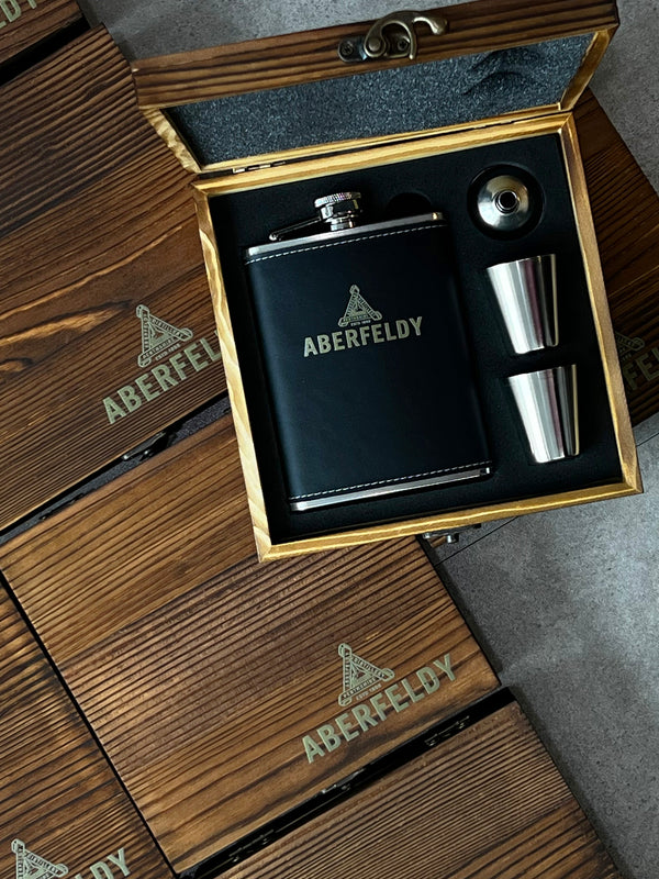 Set Hadiah 4pc Hip Flask dengan Branding Kustom