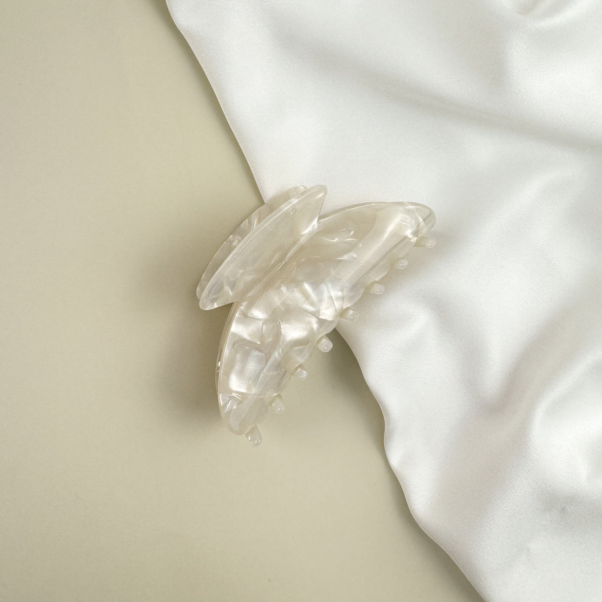 Marble Claw Clip (Ivory White)