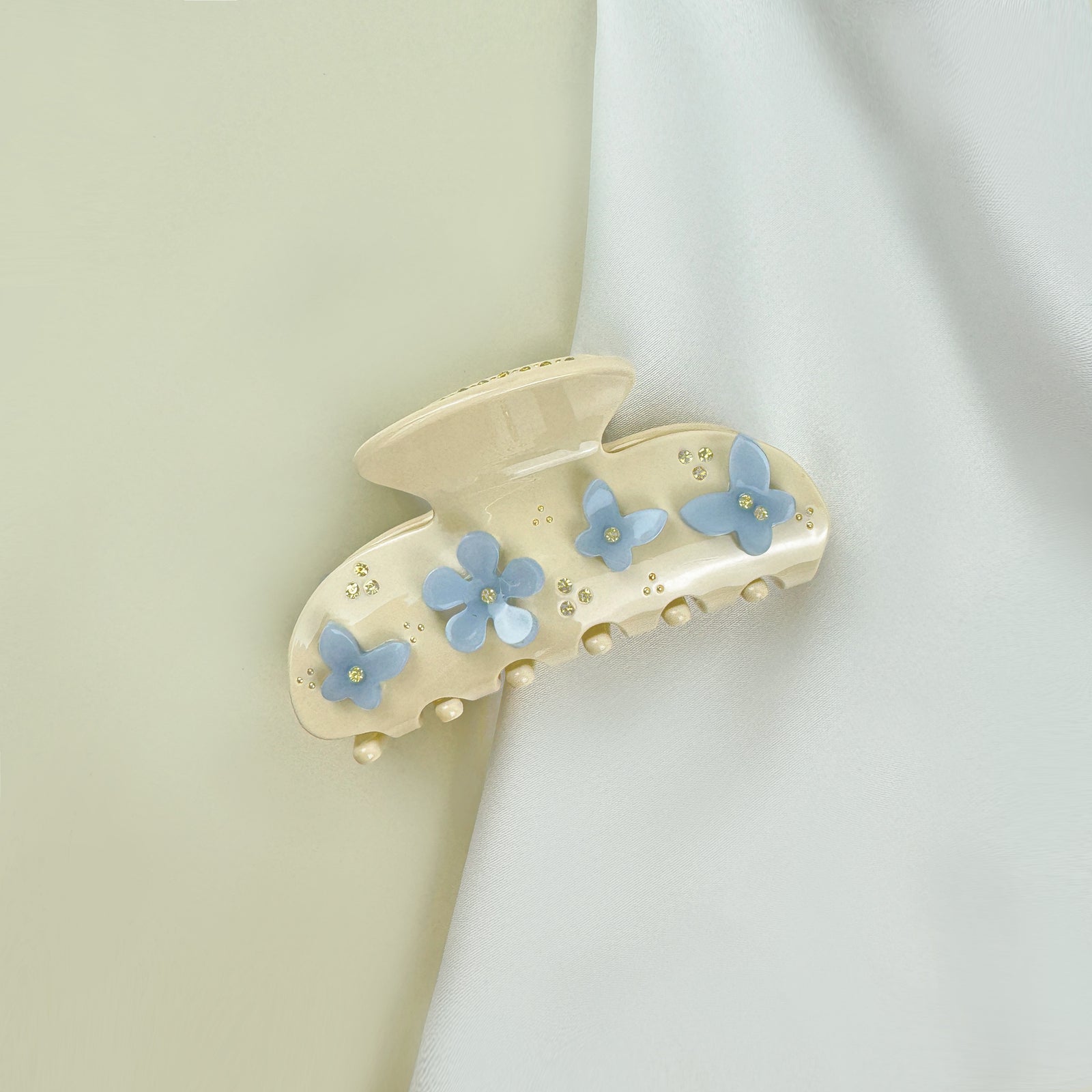 Blue Garden Claw Clip (Cream Beige)