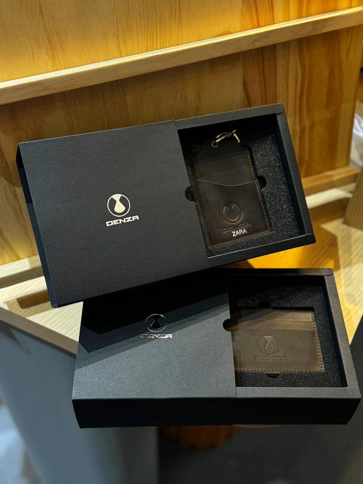 Neo Card Holder